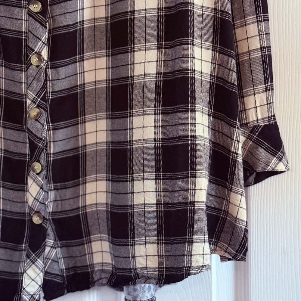 Tolani Plaid and Contrast Print Button Down Shirt Large - Picture 10 of 16